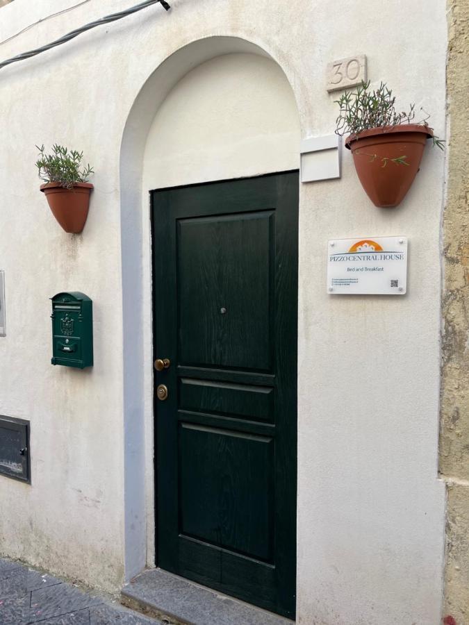 Pizzo Central House Bagian luar foto